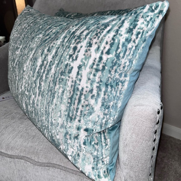 1-NWT CALDEIRA CUT VELVET DESIGN DECORATIVE PILLOW Read description for details - Picture 13 of 17